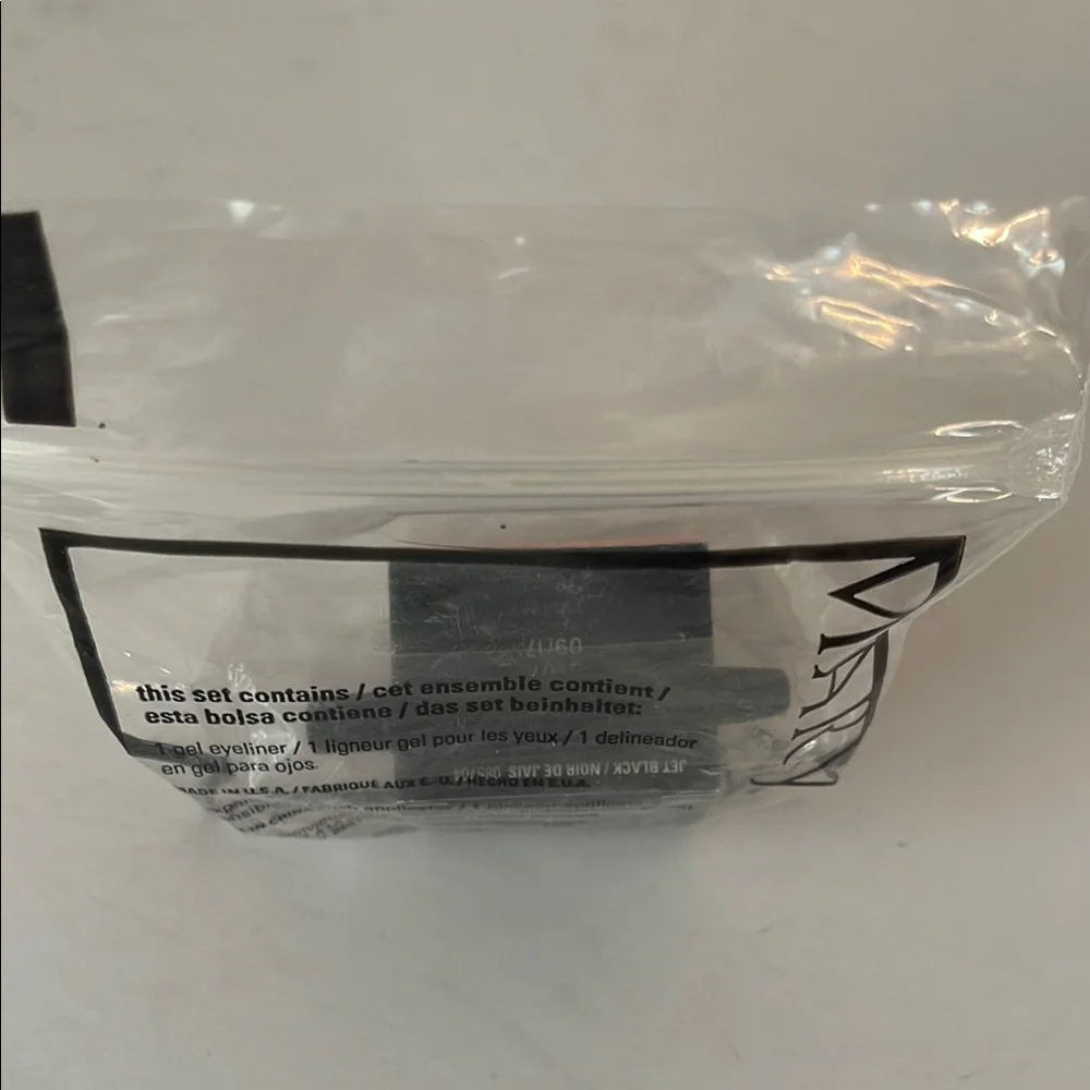 NIB Mary Kay Gel Eyeliner with Black Precision Liner Brush